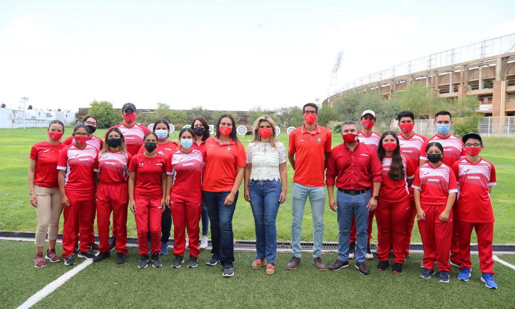 Premia Gobernadora Pavlovich a atletas olímpicos sonorenses que participaron en Tokio 2020