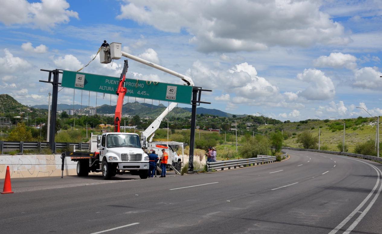 Retira CIDUE señalamiento de altura para seguridad de automovilistas