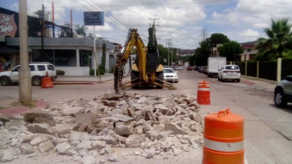 continúa con el operativo emergente de bacheo con concreto hidráulico