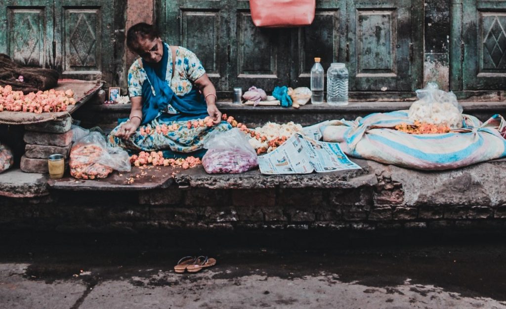 Senadora de Morena busca desaparecer comercio ambulante. Foto de Yogendra Singh en Pexels