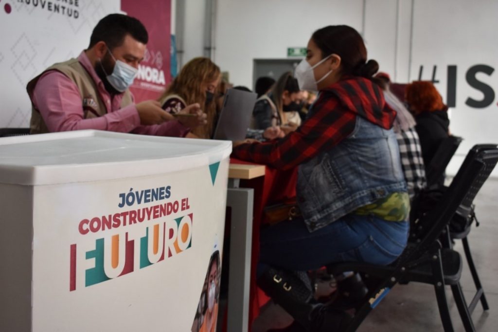 Instala JCF oficina móvil para atender a juventud de Hermosillo