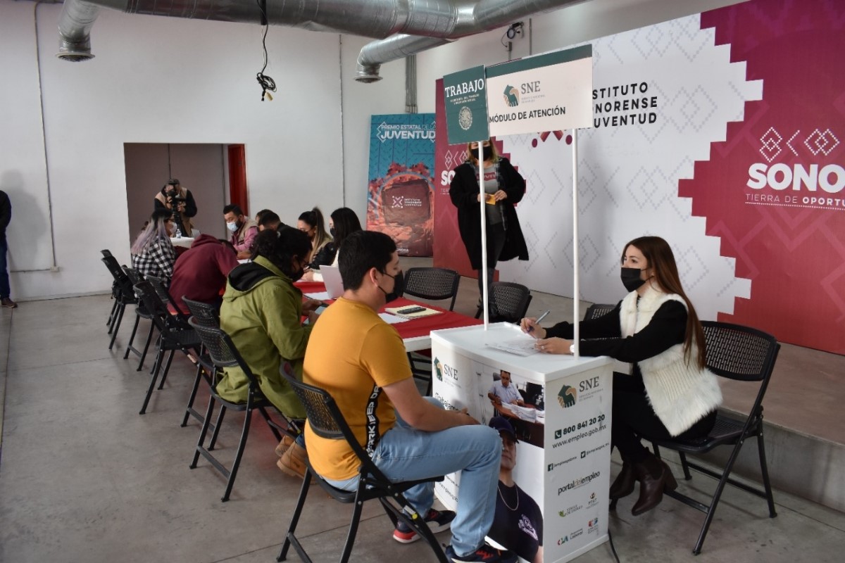 Instala JCF oficina móvil para atender a juventud de Hermosillo
