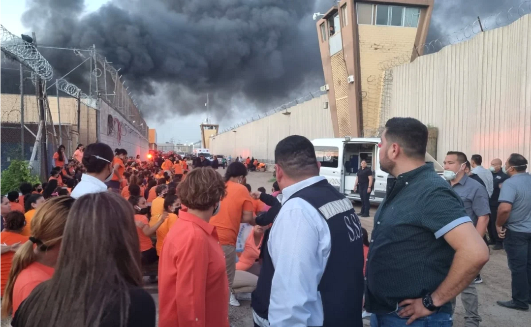 Reportan 14 intoxicados tras incendio en Cereso de Hermosillo