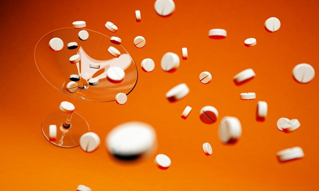 La EMA advierte sobre el uso prolongado de fármacos que combinan ibuprofeno y codeína. Imagen de Christian Trick en Pixabay