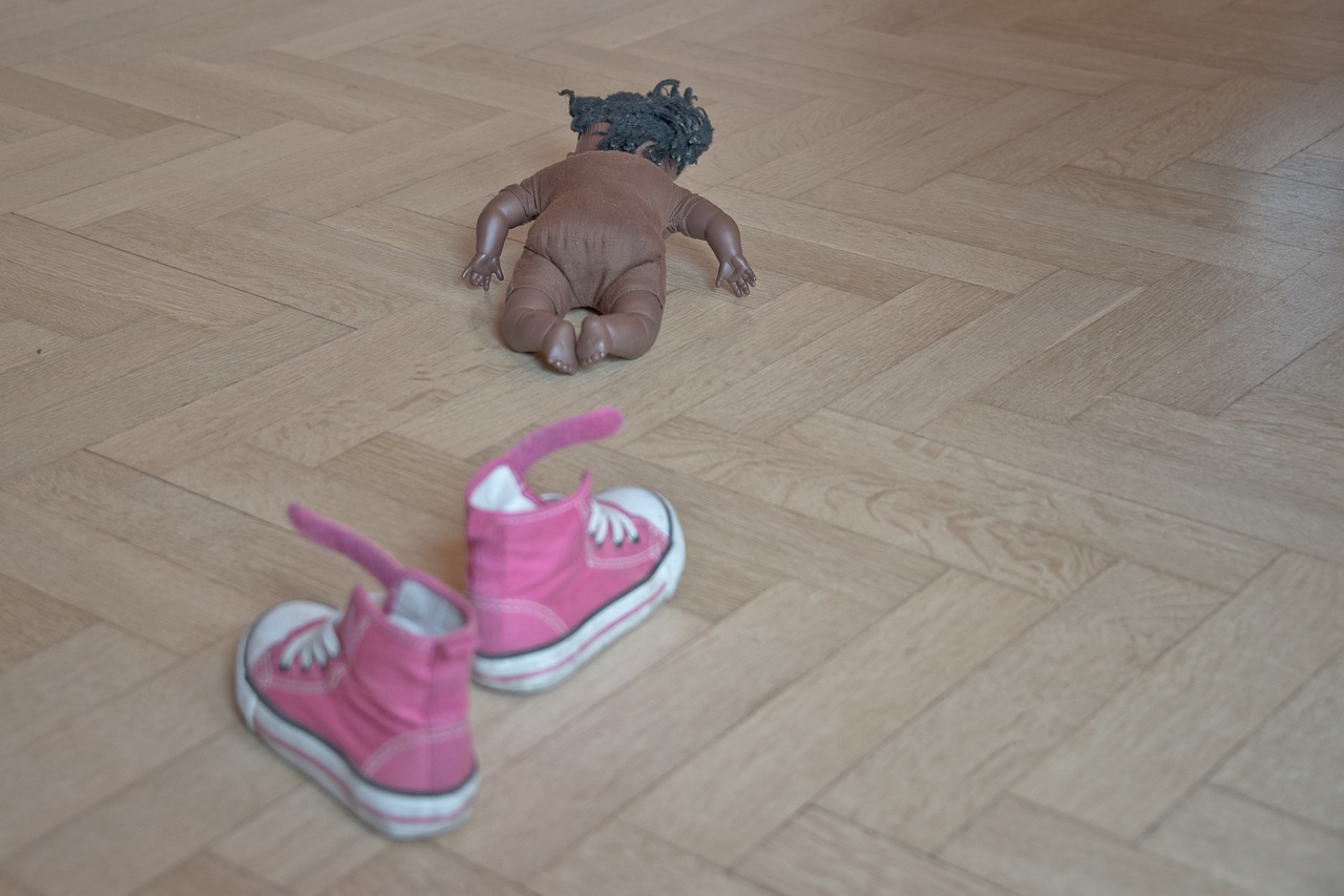 Mujeres pierden la custodia de sus hijos tras alertar sobre abuso sexual en el hogar. Imagen de Michael Schwarzenberger en Pixabay