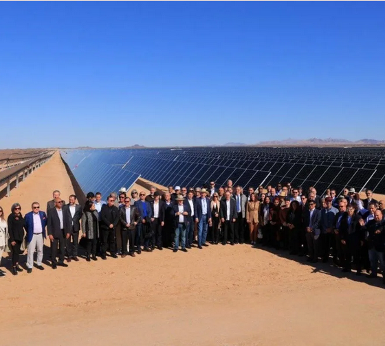 Visitan 60 embajadores la planta fotovoltaica de Puerto Peñasco, Sonora. Foto: @m_ebrard