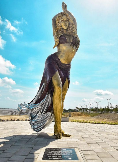 La estatua, obra del artista Yino Márquez, mide más de 6 metros de altura y pesa casi seis toneladas