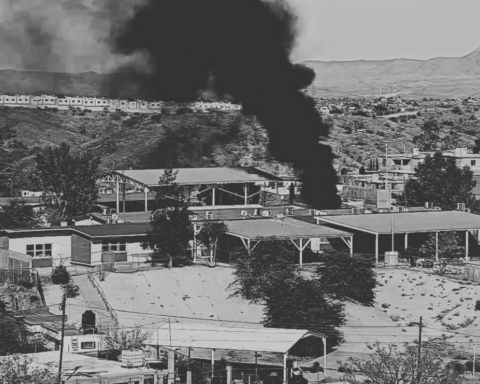 Se incendia bodega en una escuela primaria de Nogales