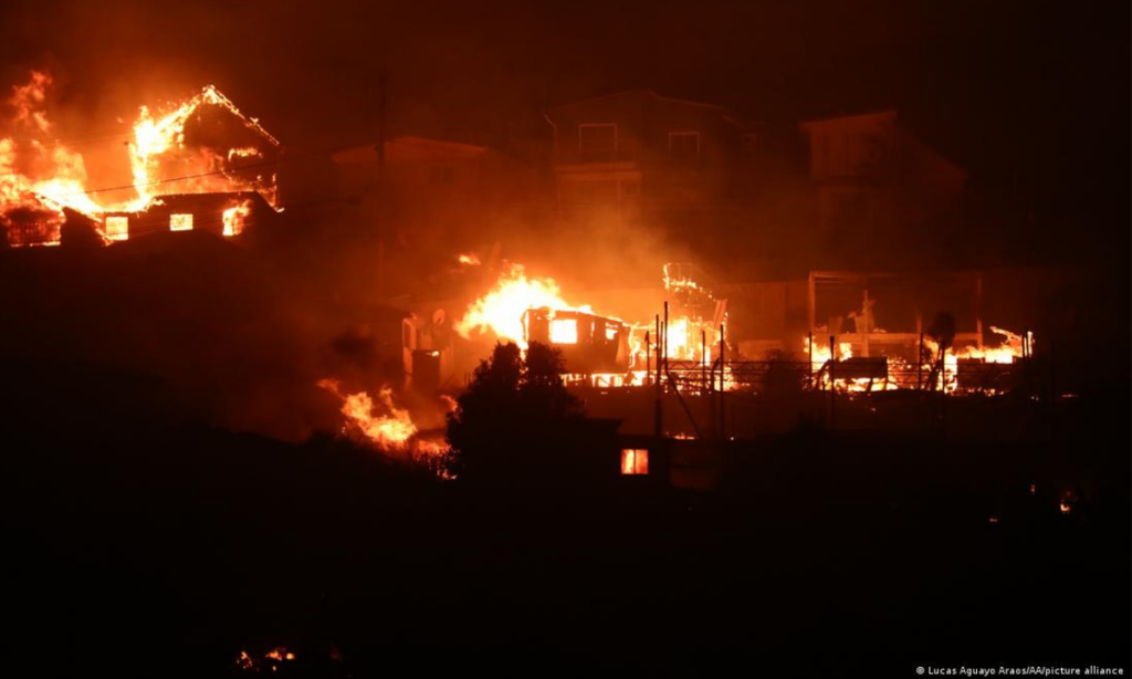 Chile busca levantarse de entre las cenizas, incendios dejan 123 muertos