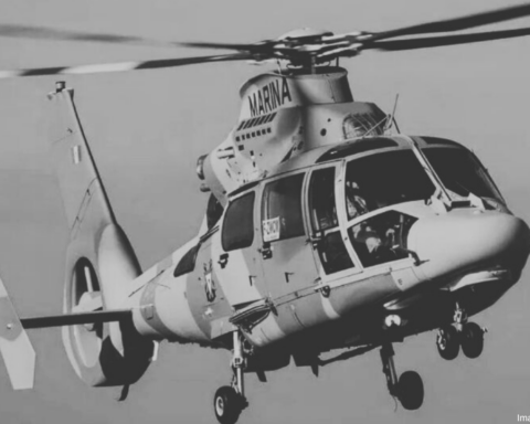 Helicóptero de la Marina aterriza de emergencia tras golpear con cableado de la CFE