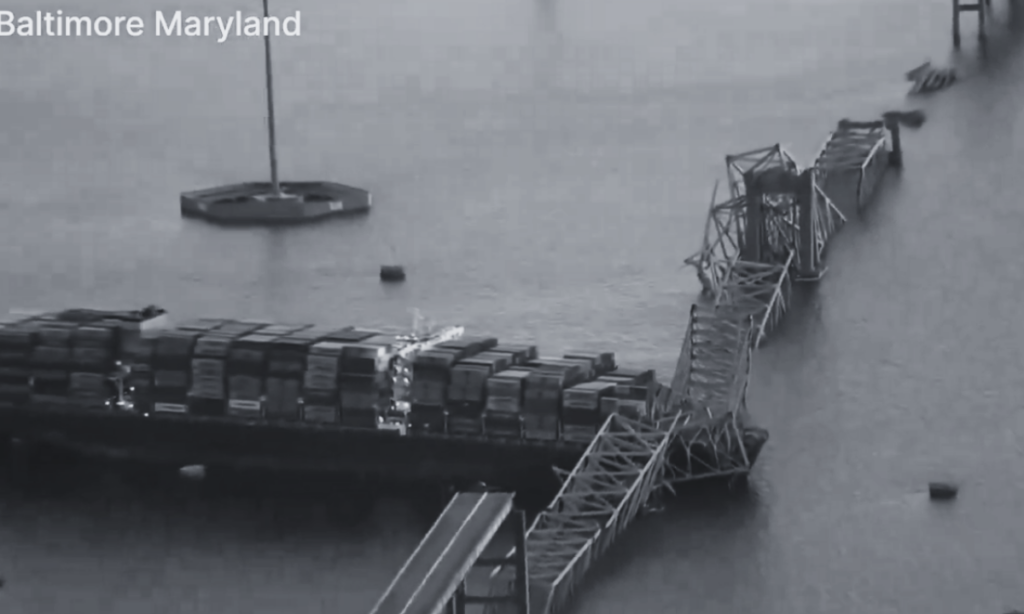 Barco derrumba puente Key en Baltimore