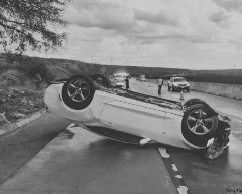 Reportan volcamiento en carretera Ímuris-Nogales por caída de agua nieve