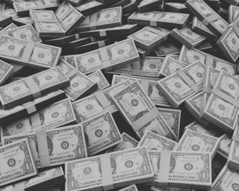 Ladrones se roban 30 millones de dólares en efectivo en Los Ángeles, California