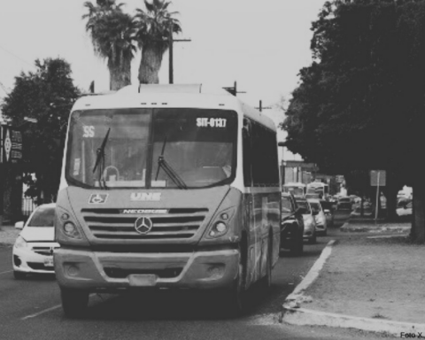 Camiones que no se detienen, principal queja de usuarios del transporte urbano