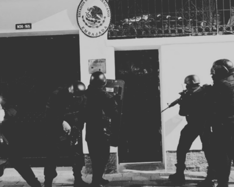 “La justicia no se negocia”: Presidente ecuatoriano explica la irrupción policial en la embajada mexicana