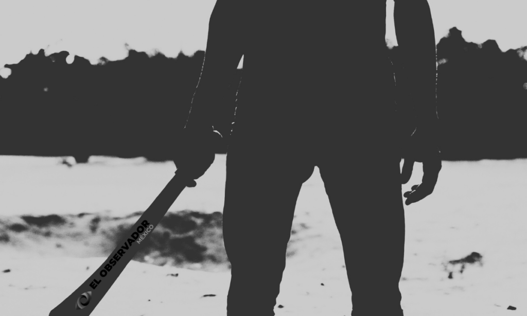 Hijo agresivo amenaza a su madre con un machete