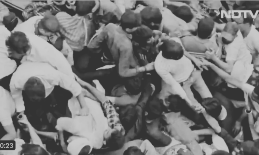Estampida en acto religioso deja más de 100 muertos, entre ellos mujeres y niños