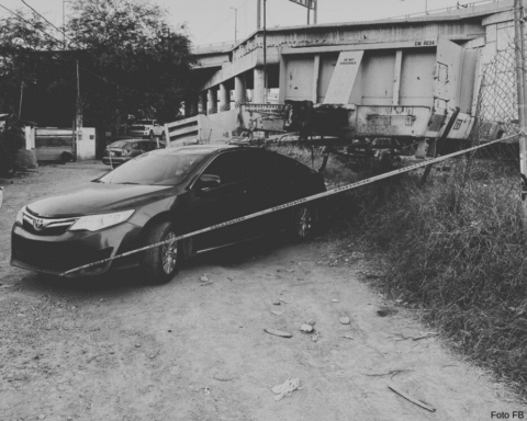 Nogales: Descarrilamiento de vagones del tren dañan 3 vehículos estacionados