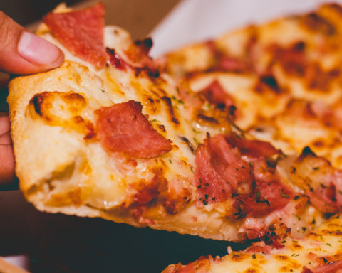 Desmantelan "pizzería" entregaba pizza con "aderezo" de cocaína
