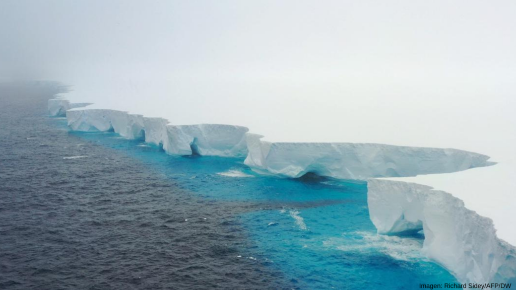 Imagen del iceberg más grande del mundo, el cual es casi dos veces del tamaño de Londres.