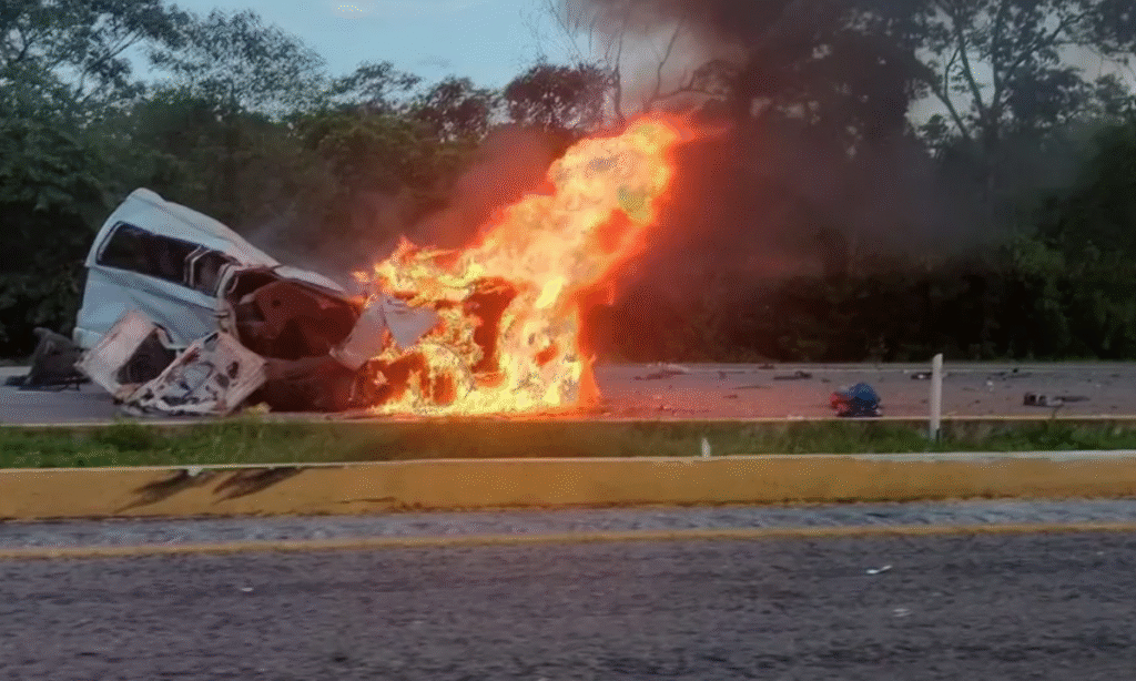 Accidente de tránsito en Yucatán deja al menos 15 muertos y dos lesionadas