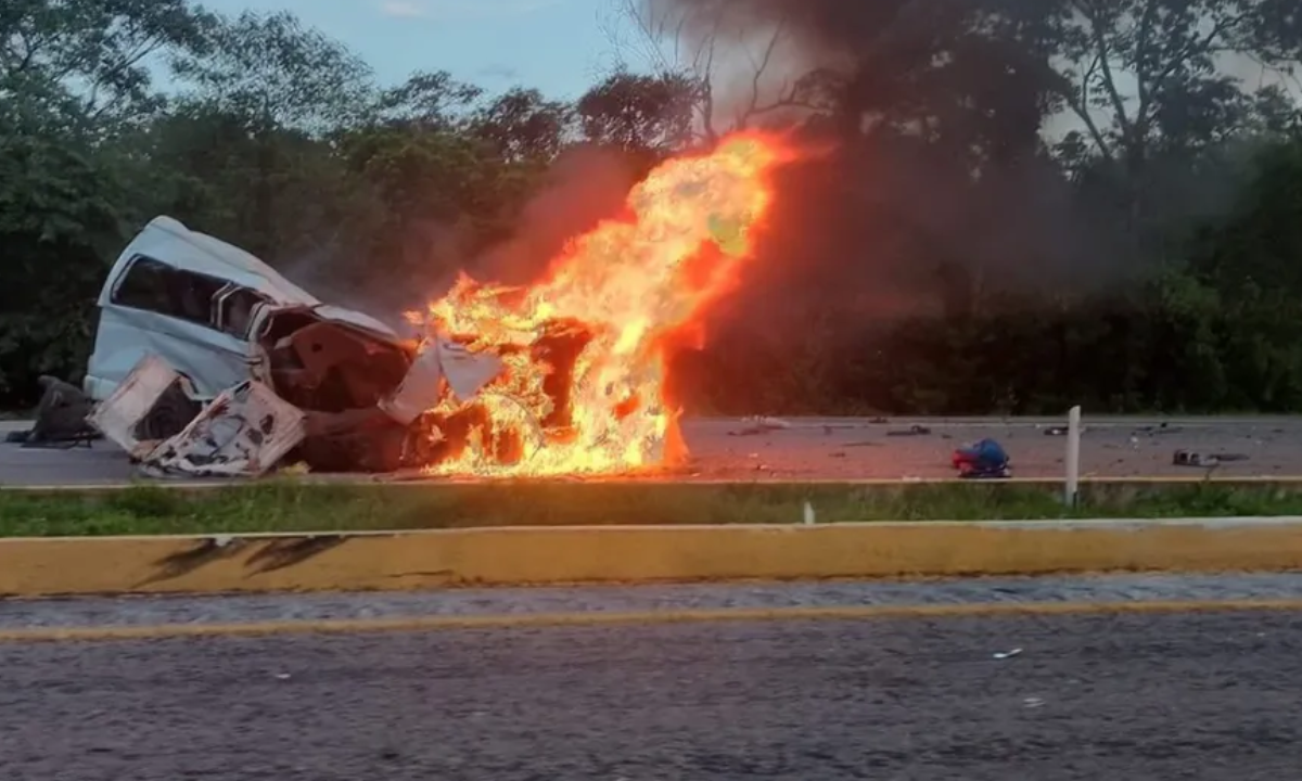 Accidente de tránsito en Yucatán deja al menos 15 muertos y dos lesionadas