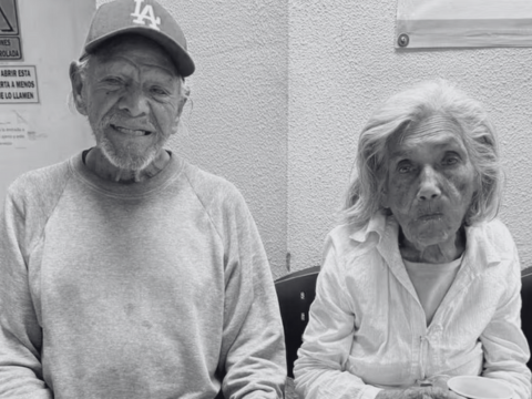 Abandonan a adultos mayores en hospital de Guaymas y duermen en sala de espera