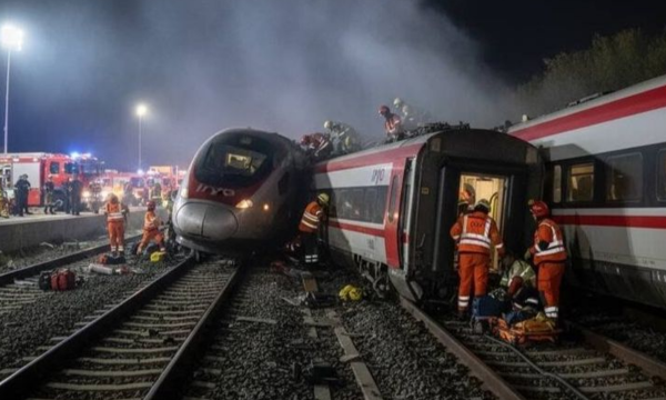 Se eleva a 40 la cifra de muertos por choque de trenes en España